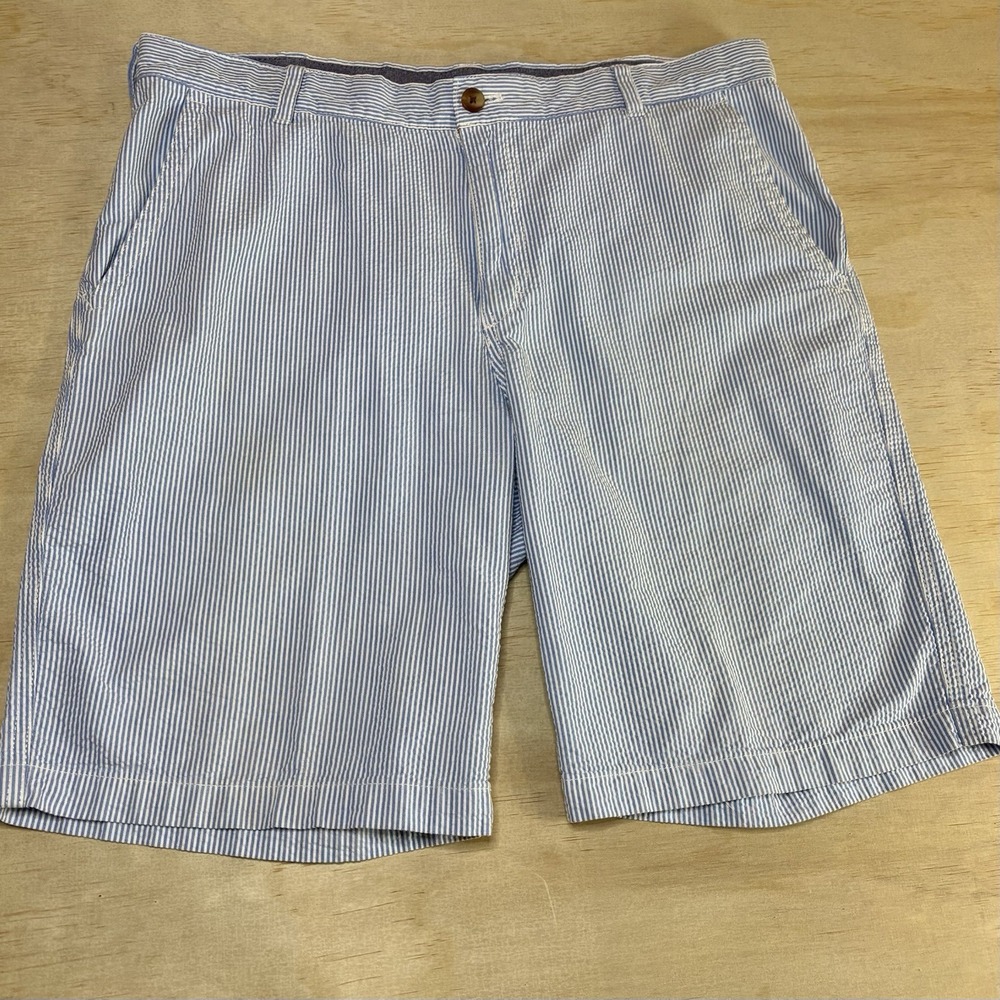 IZOD Men's Shorts Size 36 x 10.5 Seersucker Blue White Striped FLAT FRONT CHINO - Picture 2 of 6